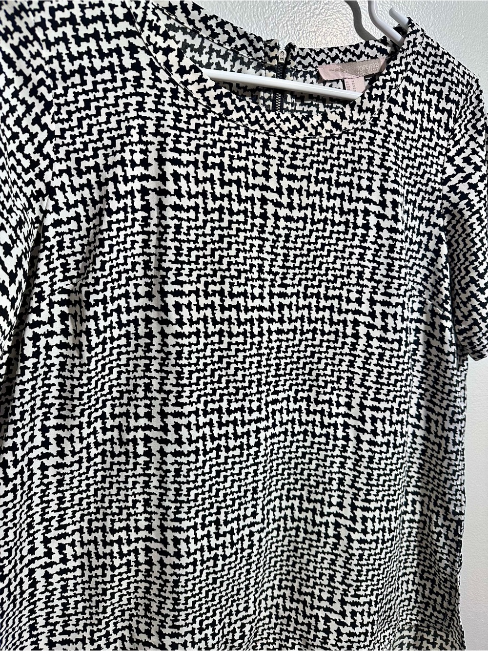 Forever 21 Black White Geometric Short Sleeve Top Size M (670) - Picture 4 of 6